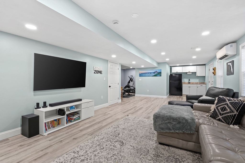 7 Maris Ln