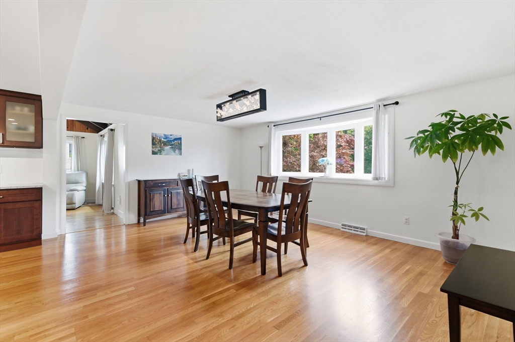8 Casey St