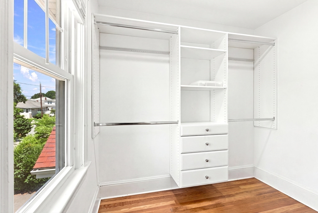 40 Lurton St