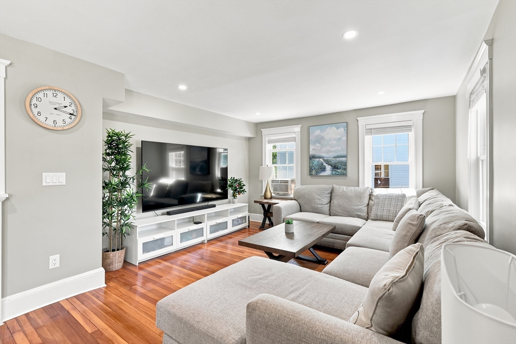 40 Lurton St