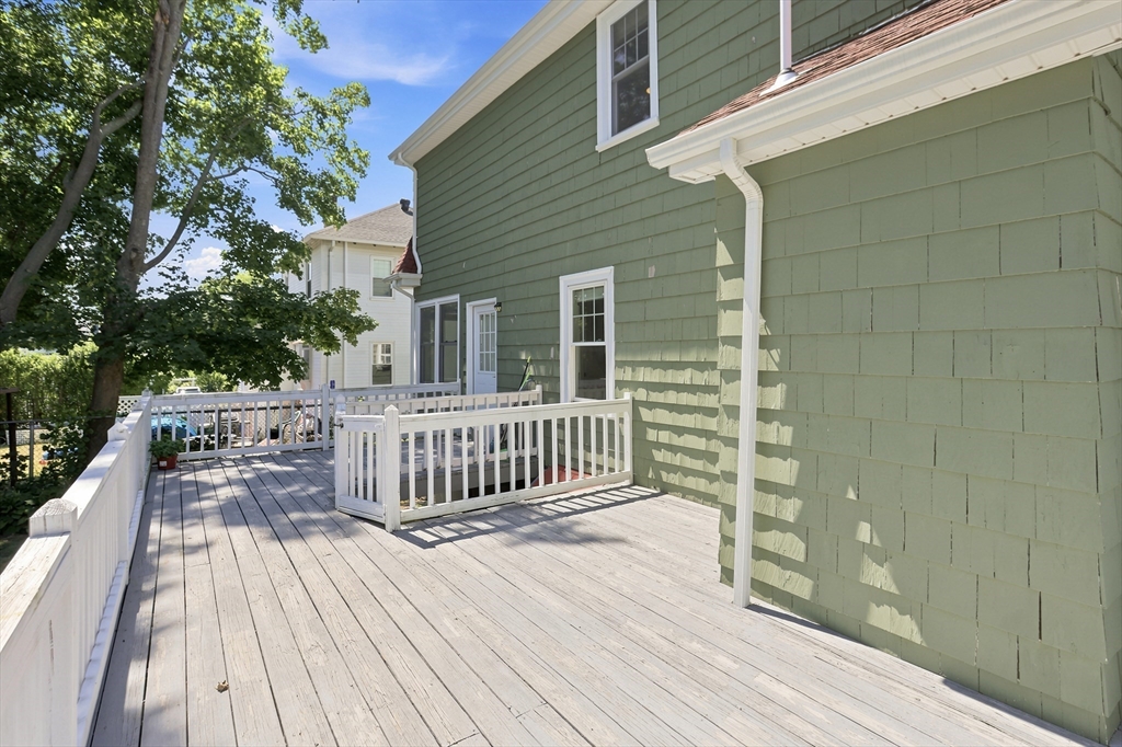 40 Lurton St