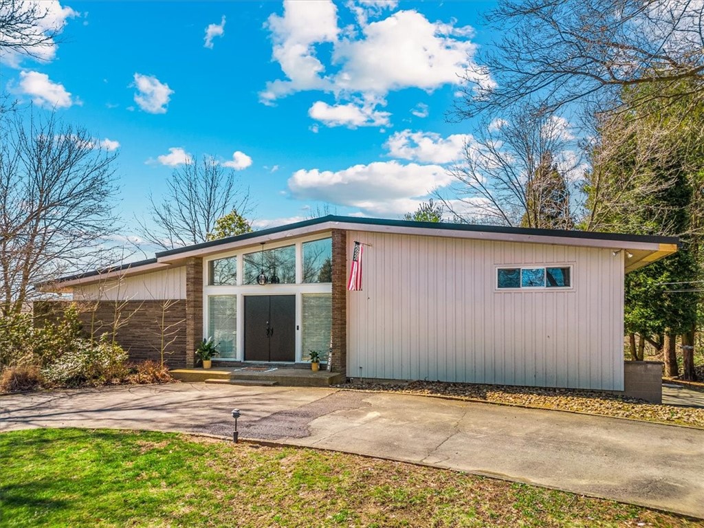 202 Horseshoe Drive