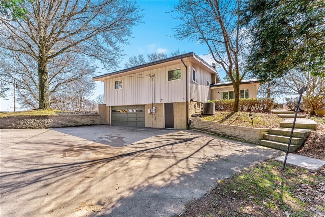 202 Horseshoe Drive