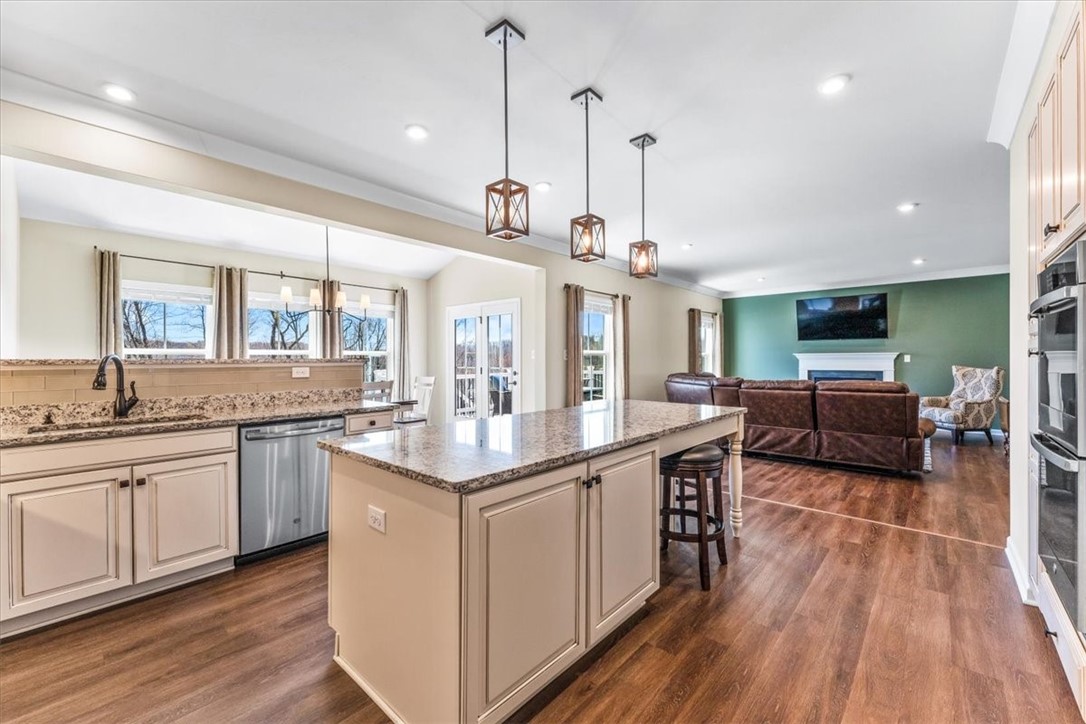 1043 Blackhawk Drive