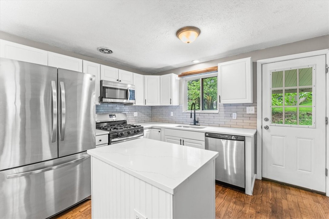 1433 Lakeside Drive