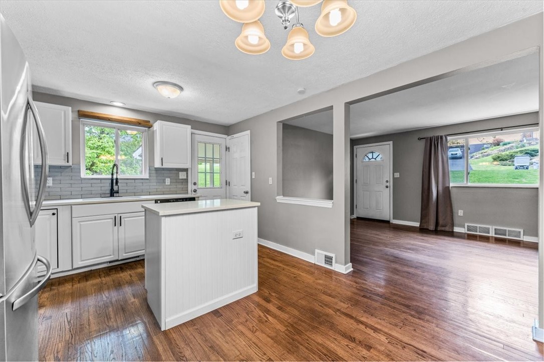 1433 Lakeside Drive