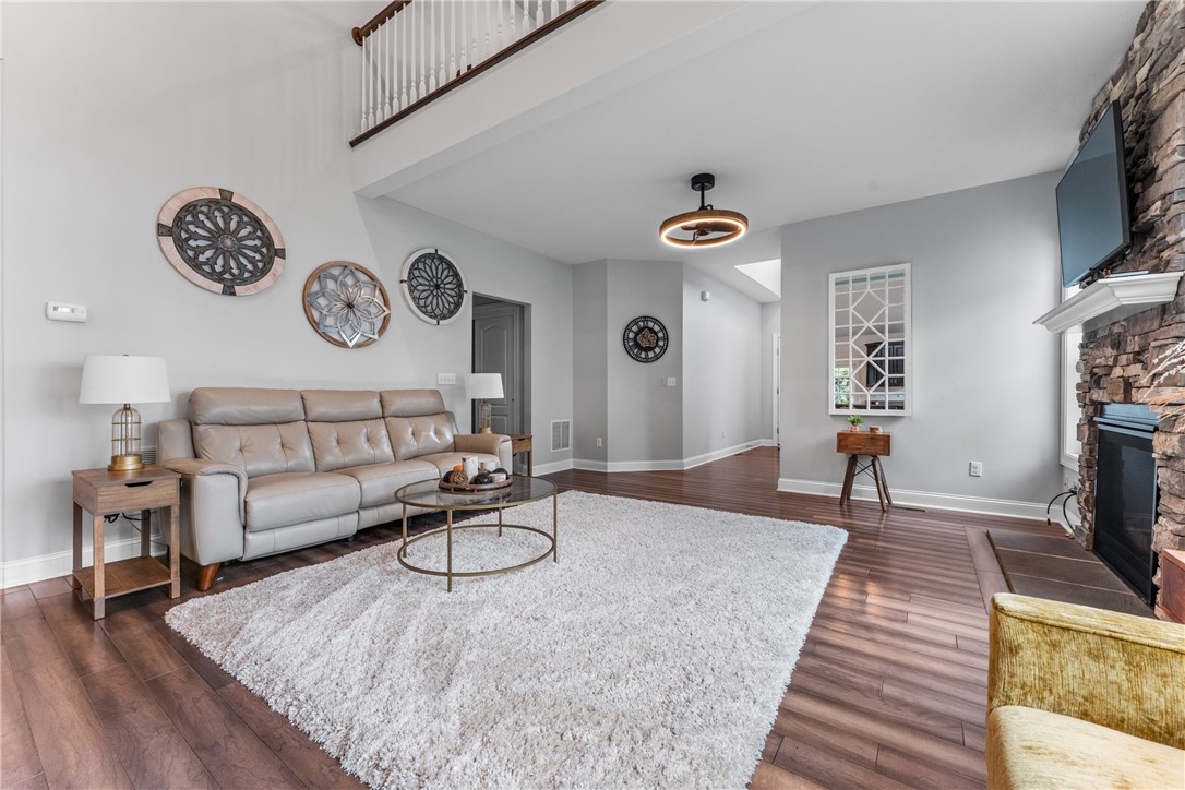 215 Bentbrook Circle