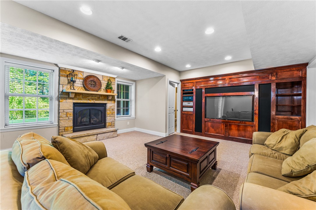 714 Lake Louise Ct