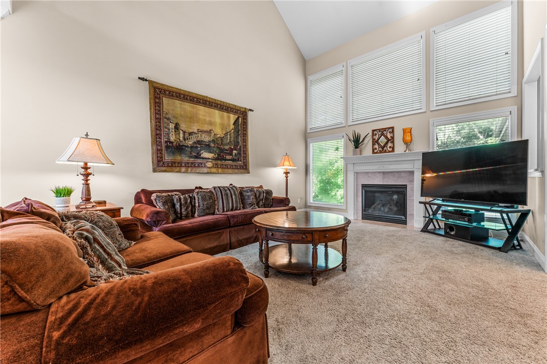 714 Lake Louise Ct