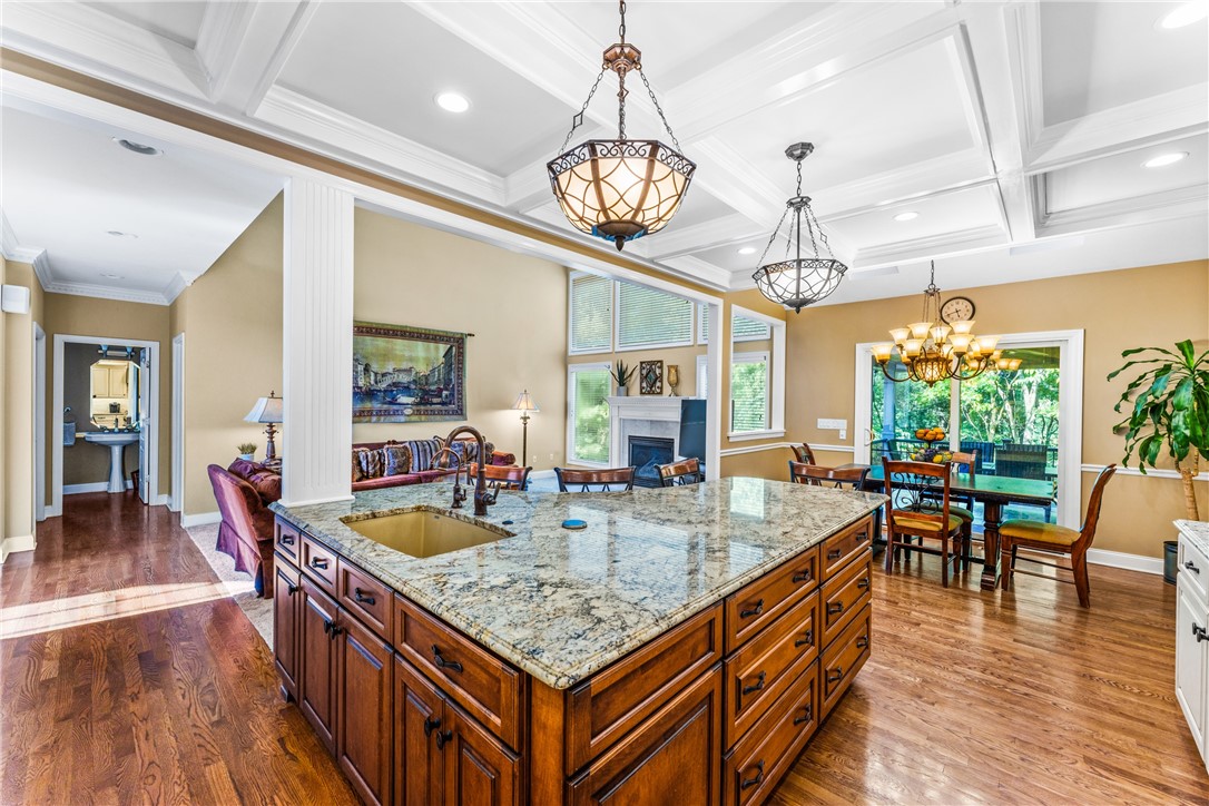 714 Lake Louise Ct