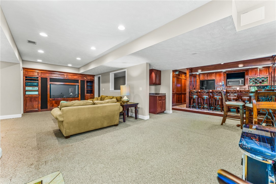 714 Lake Louise Ct