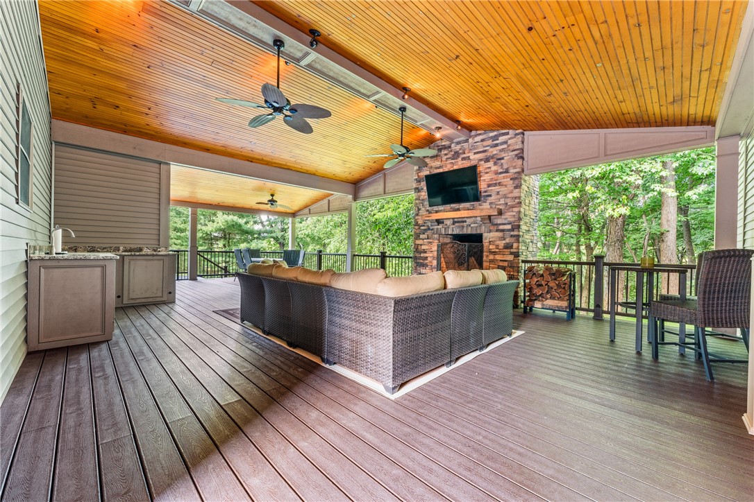 714 Lake Louise Ct