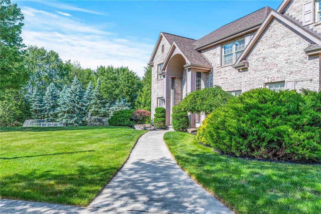 714 Lake Louise Ct