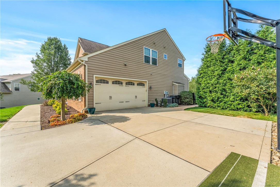 115 Pine Hollow Drive