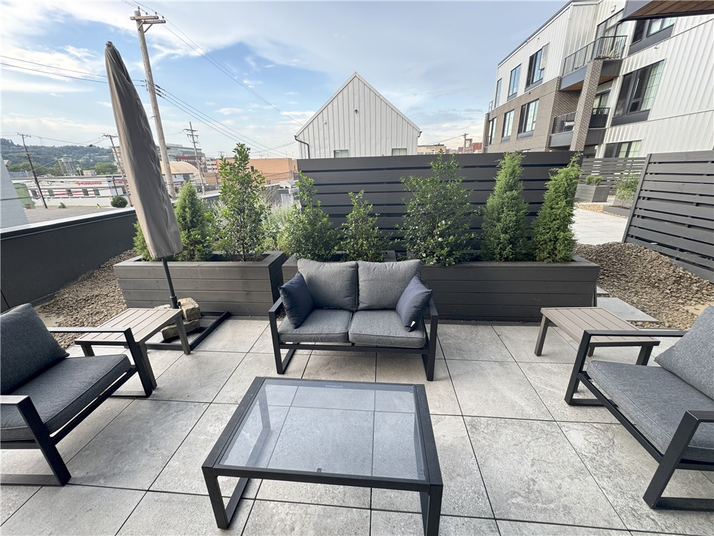 2635 Penn Avenue 201