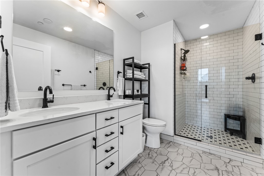 2635 Penn Avenue 201