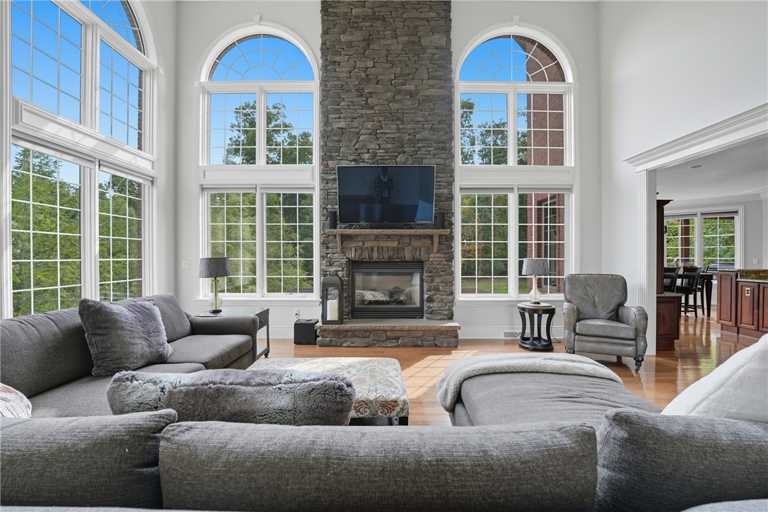 112 Mirage Dr