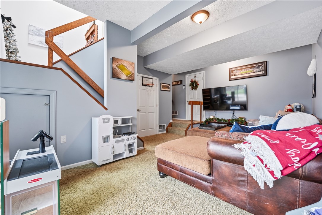 2657 Hunters Point Drive