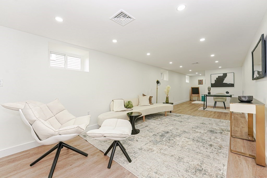 19 Magoun St # 1