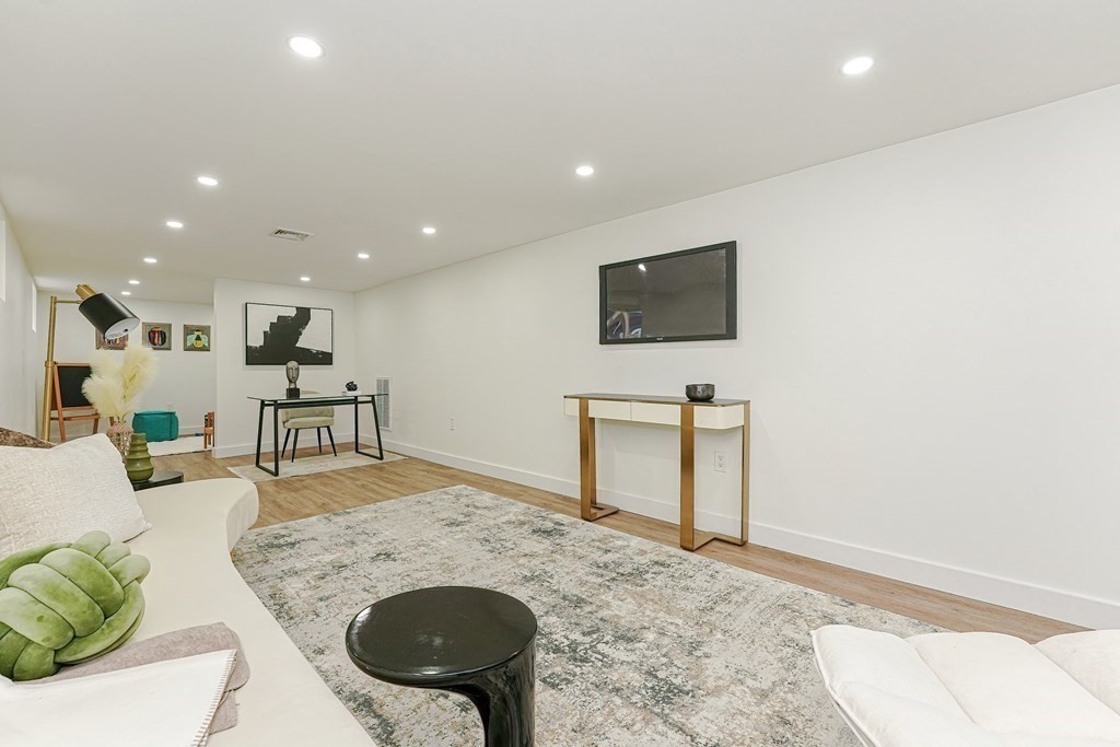 19 Magoun St # 1