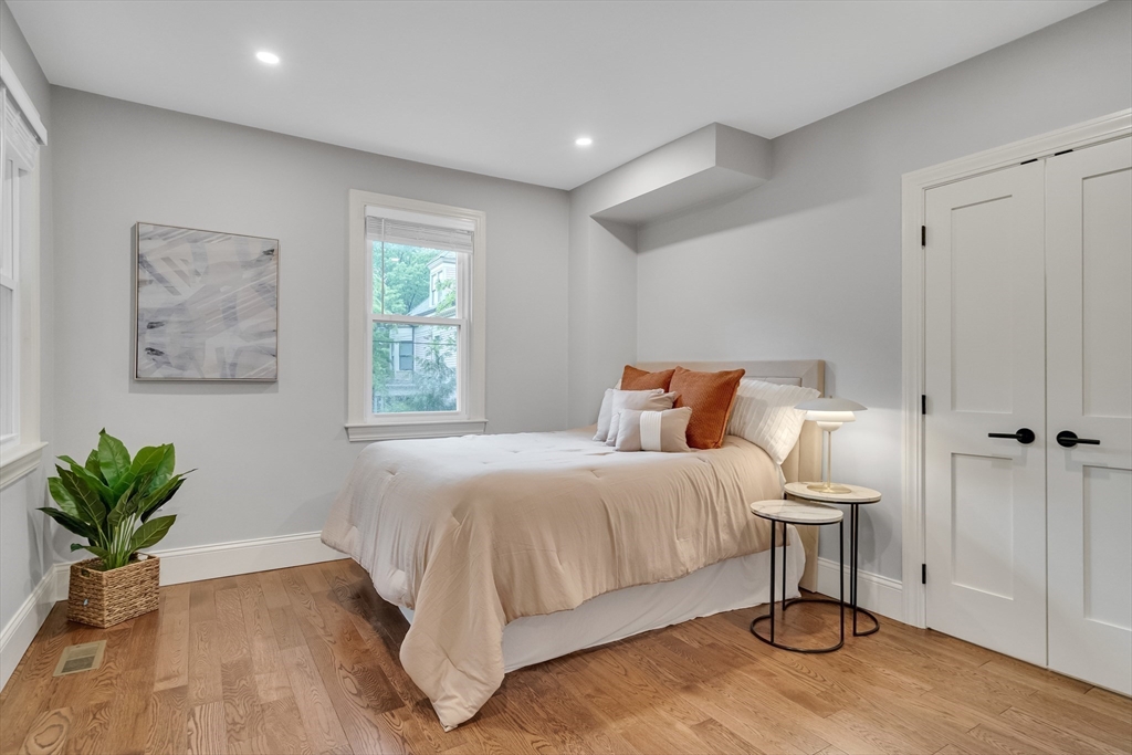 23 Sacramento Pl # 2