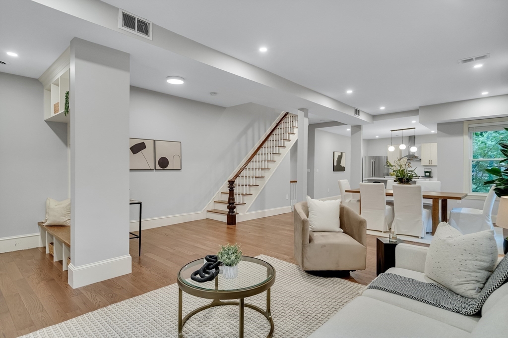 23 Sacramento Pl # 2