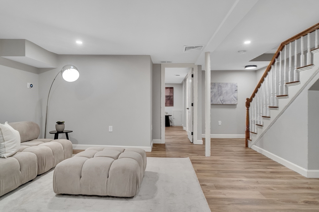 23 Sacramento Pl # 2