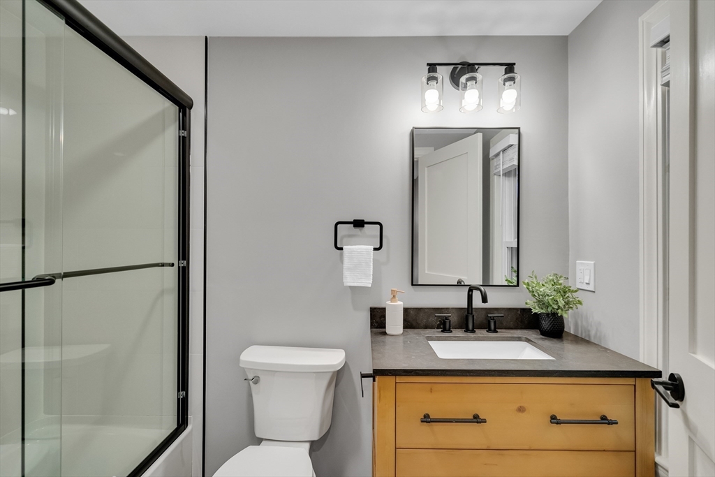 23 Sacramento Pl # 2