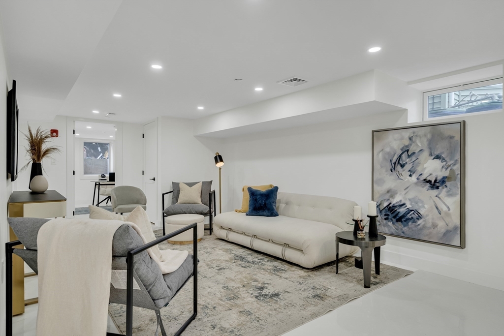 63 Oak St # 1