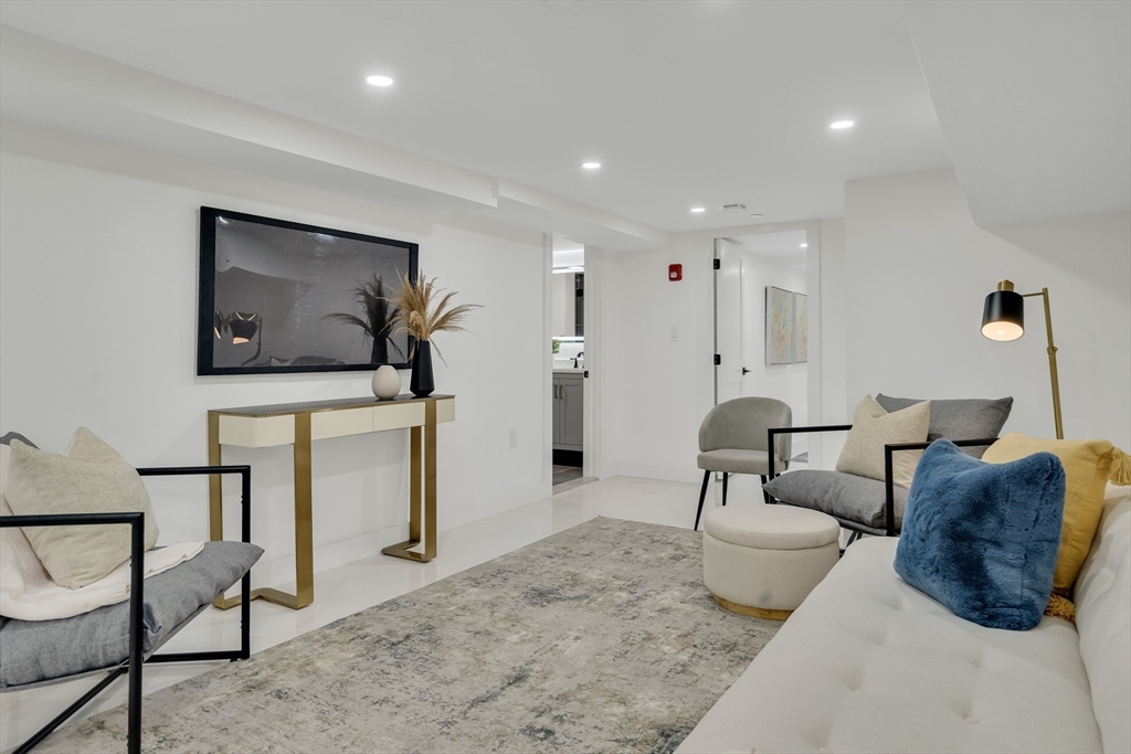 63 Oak St # 1