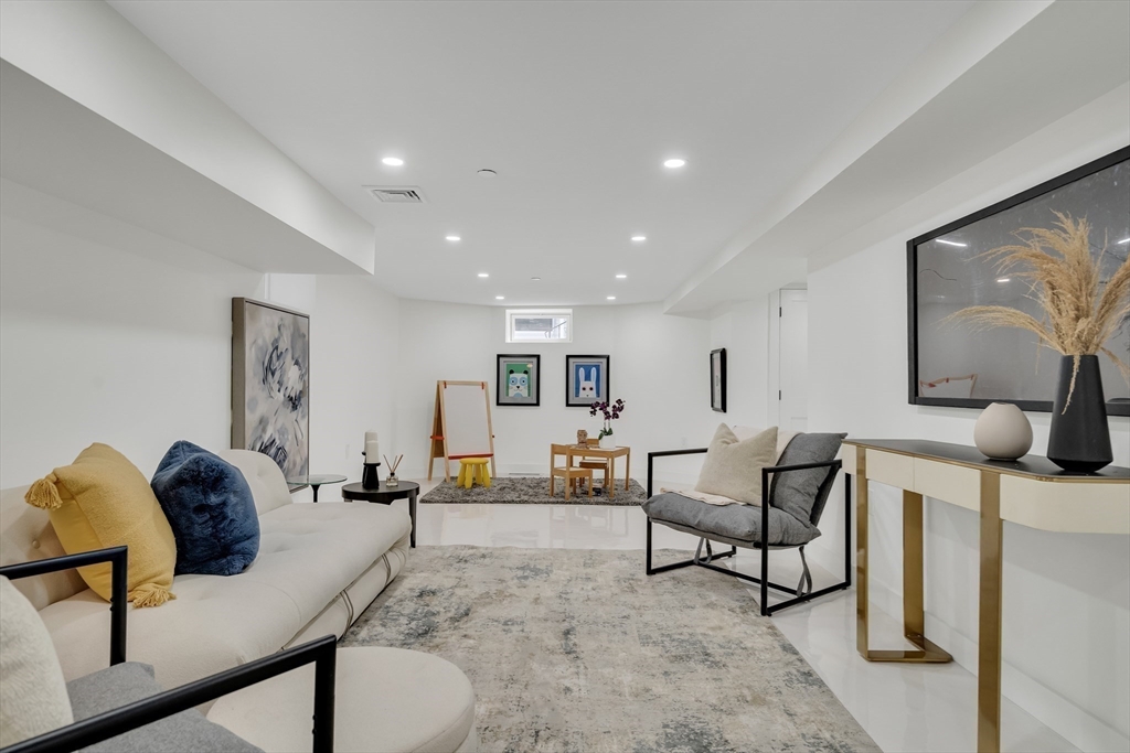 63 Oak St # 1