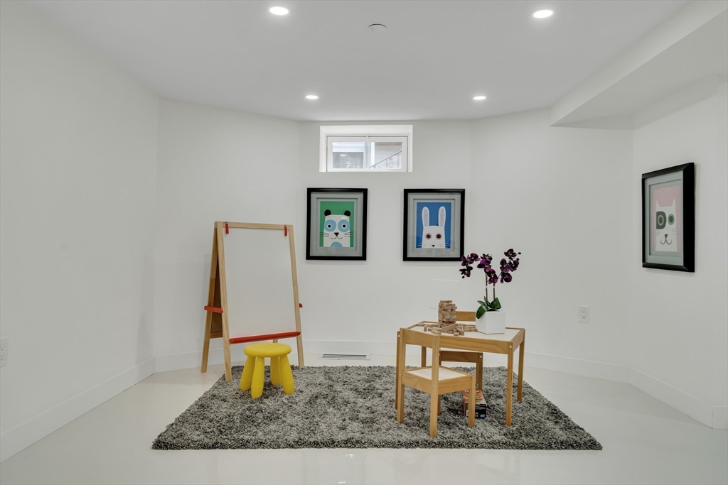 63 Oak St # 1