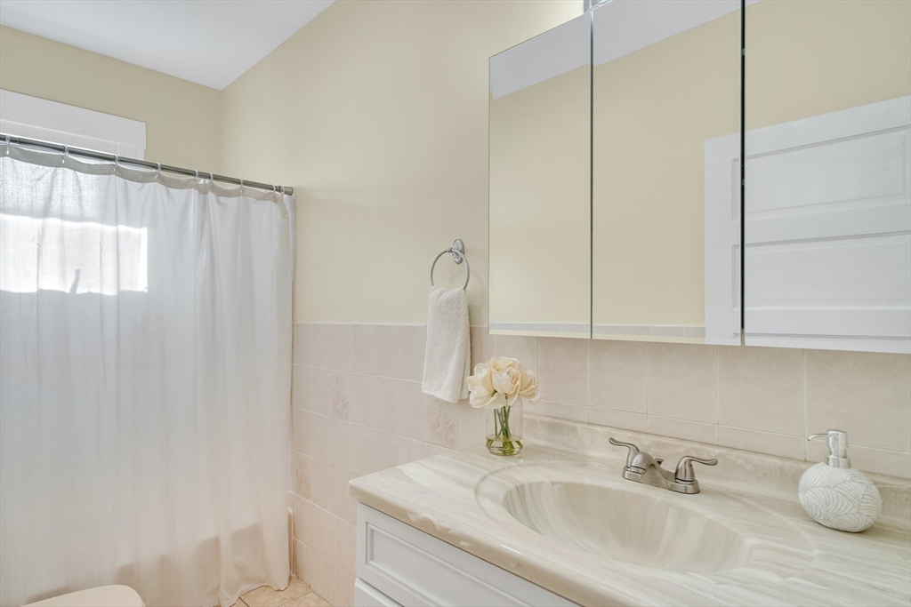 24 Oak St # 2