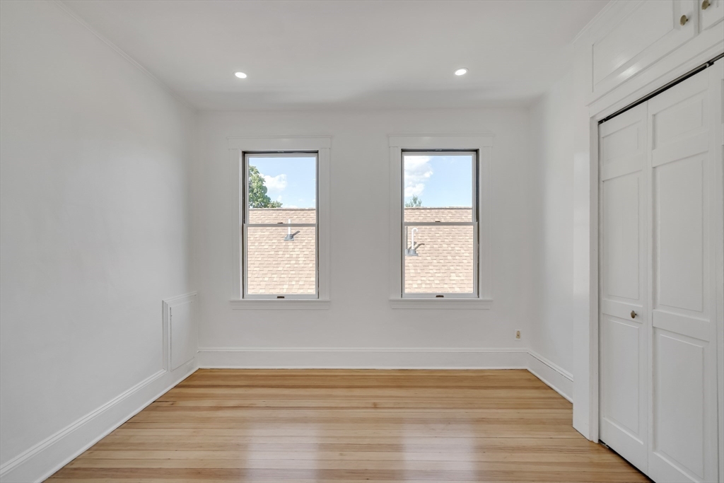 25 Magoun St # 3