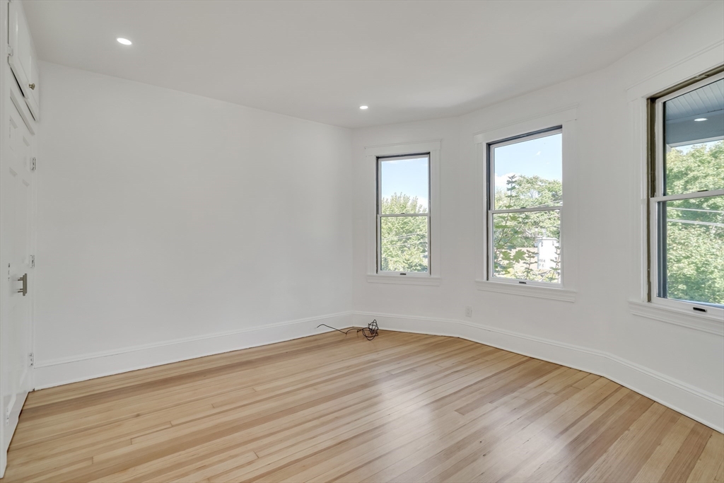 25 Magoun St # 3