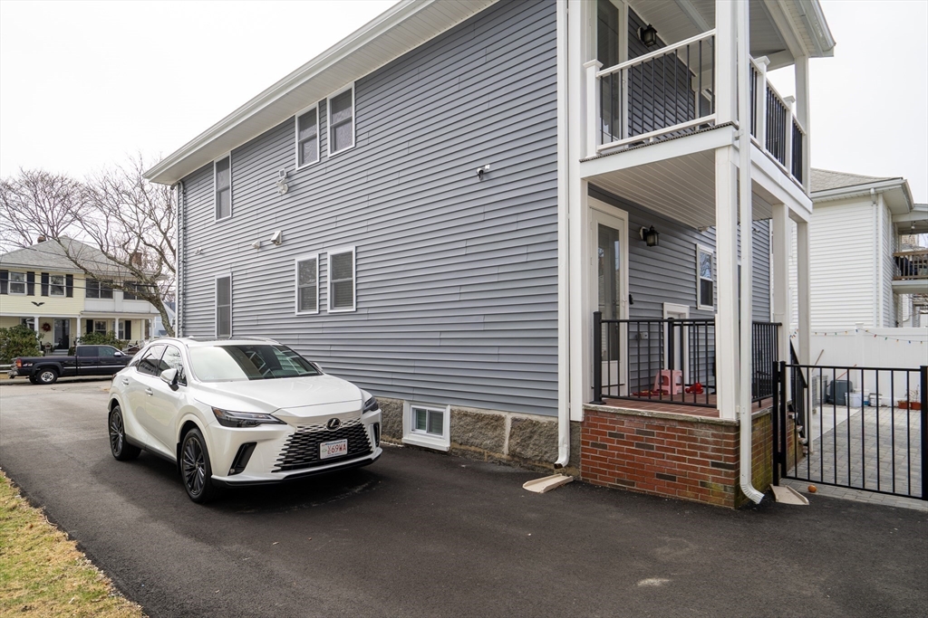 52 Holyoke St # 2