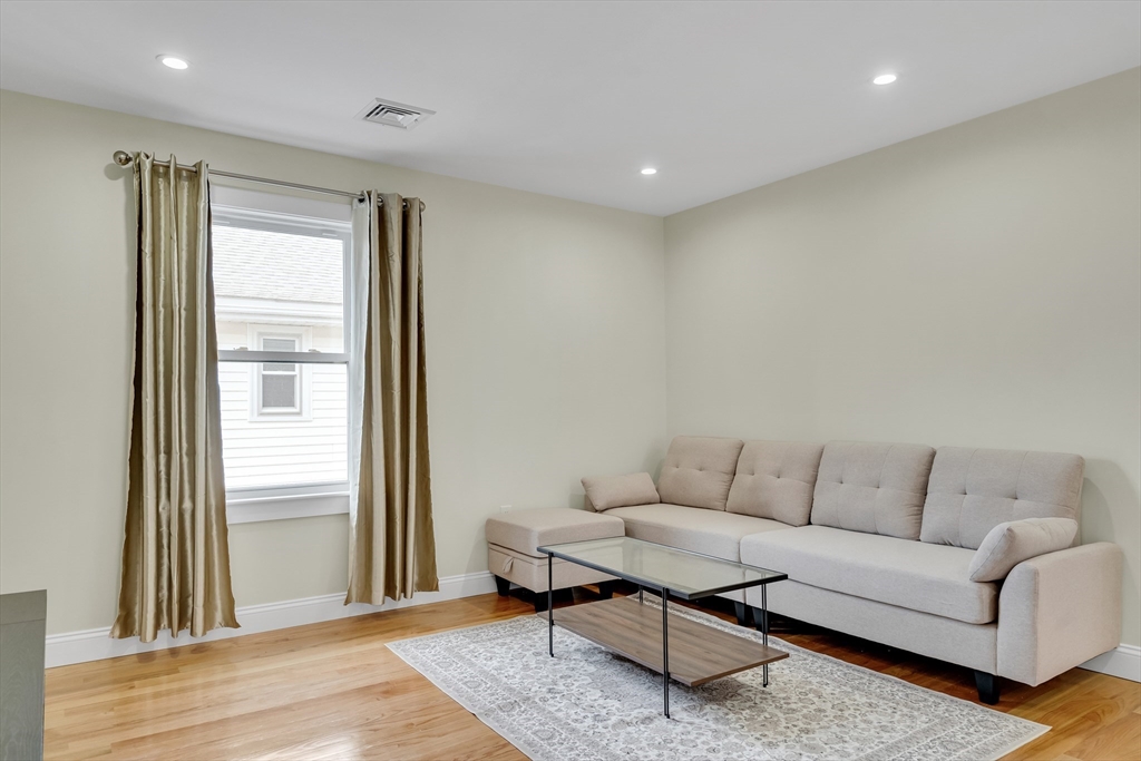 52 Holyoke St # 2