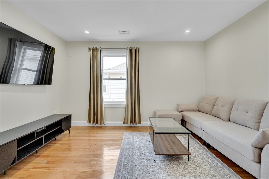 52 Holyoke St # 2