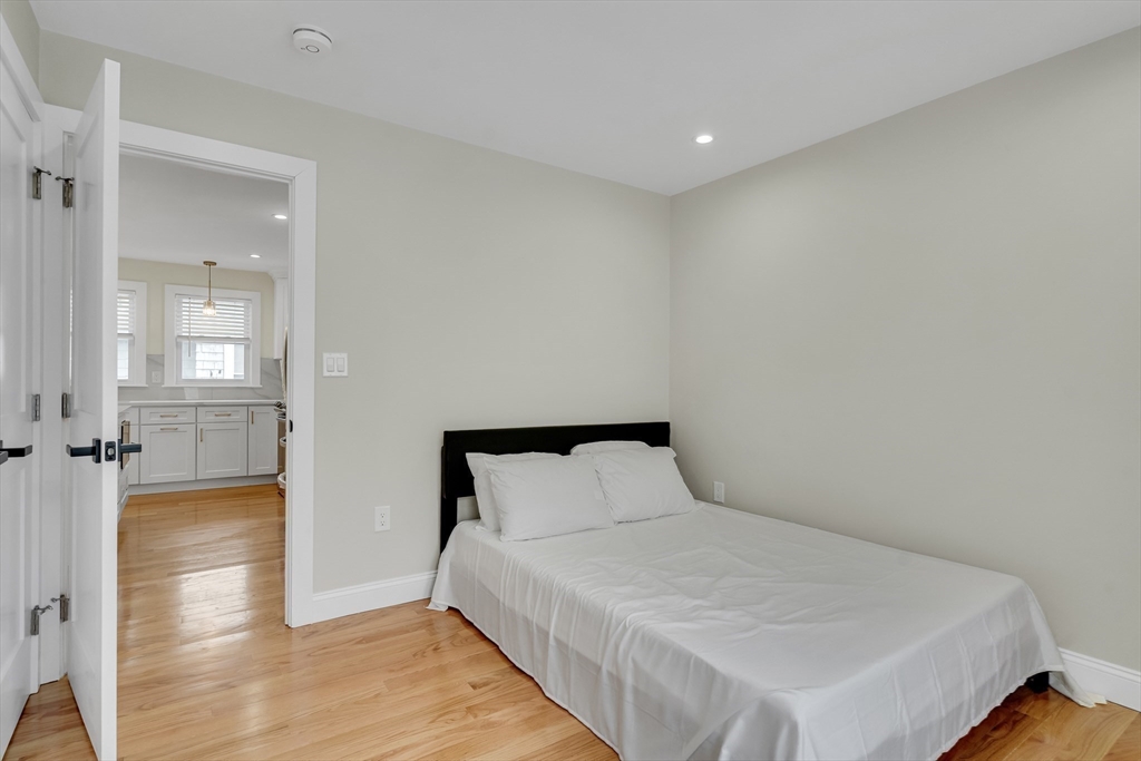 52 Holyoke St # 2