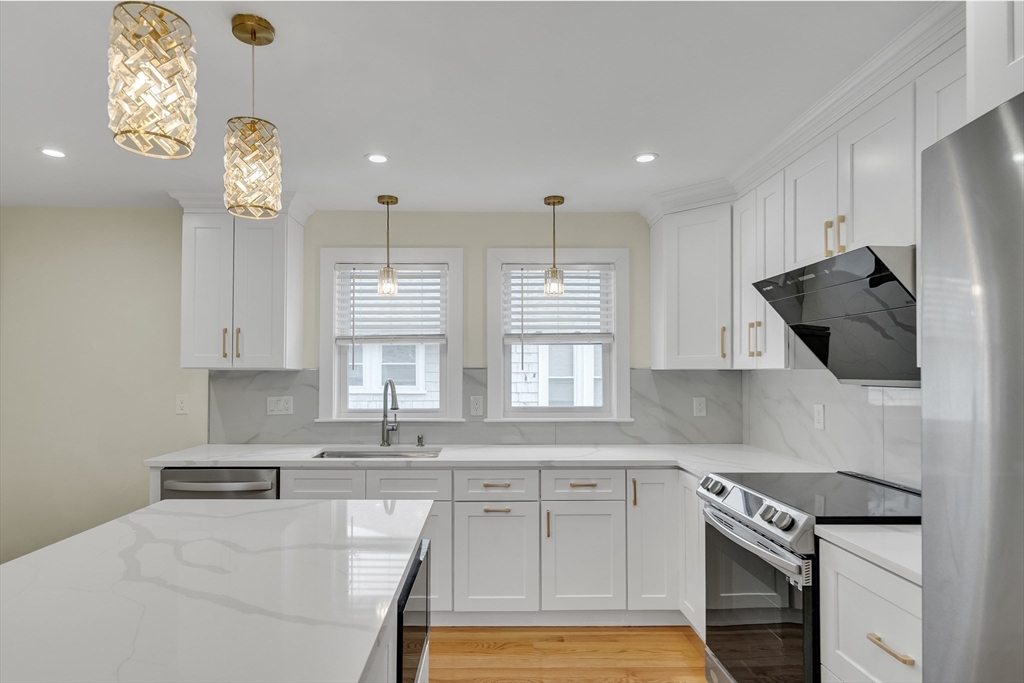 52 Holyoke St # 2