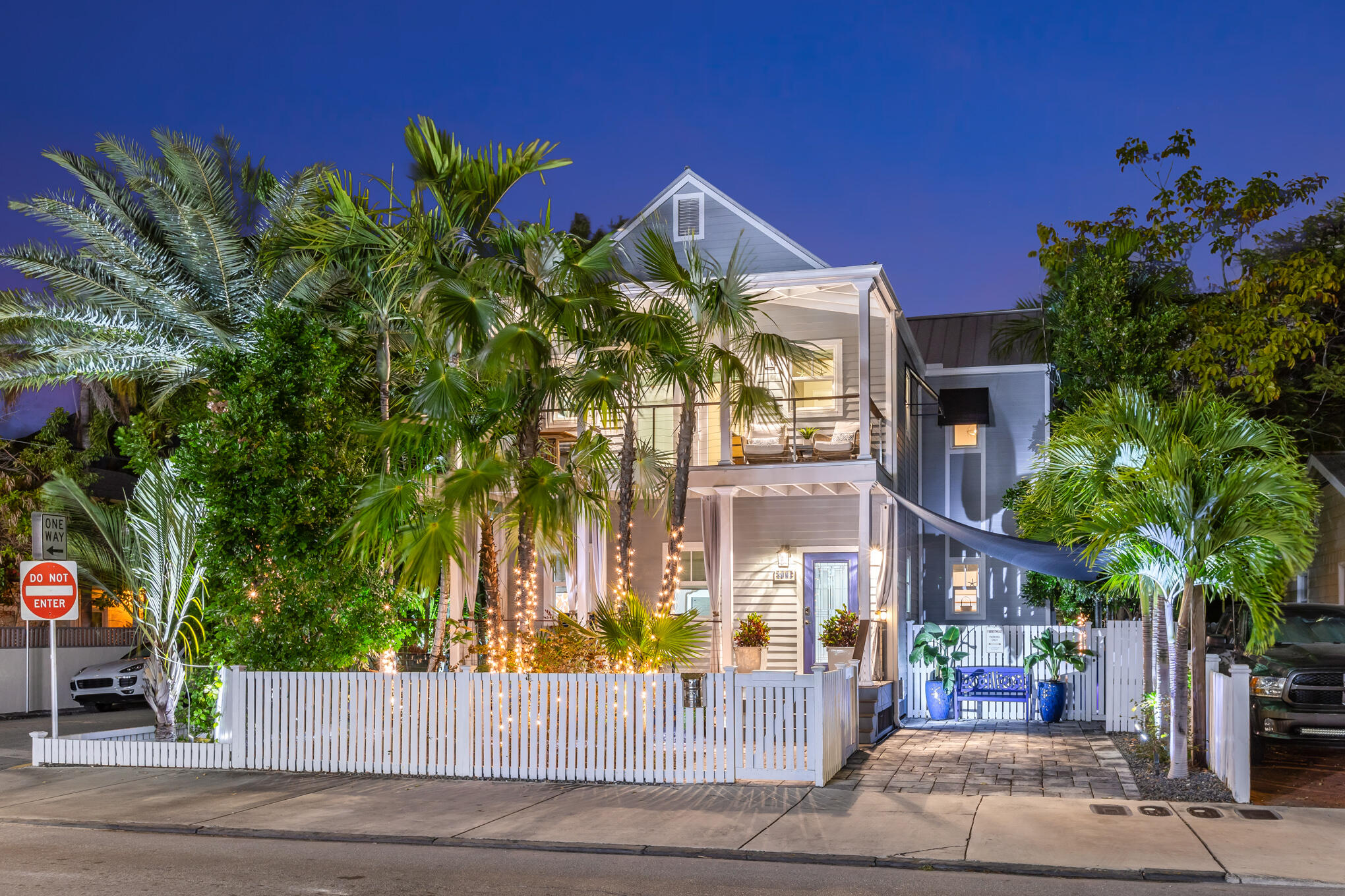 811 White Street