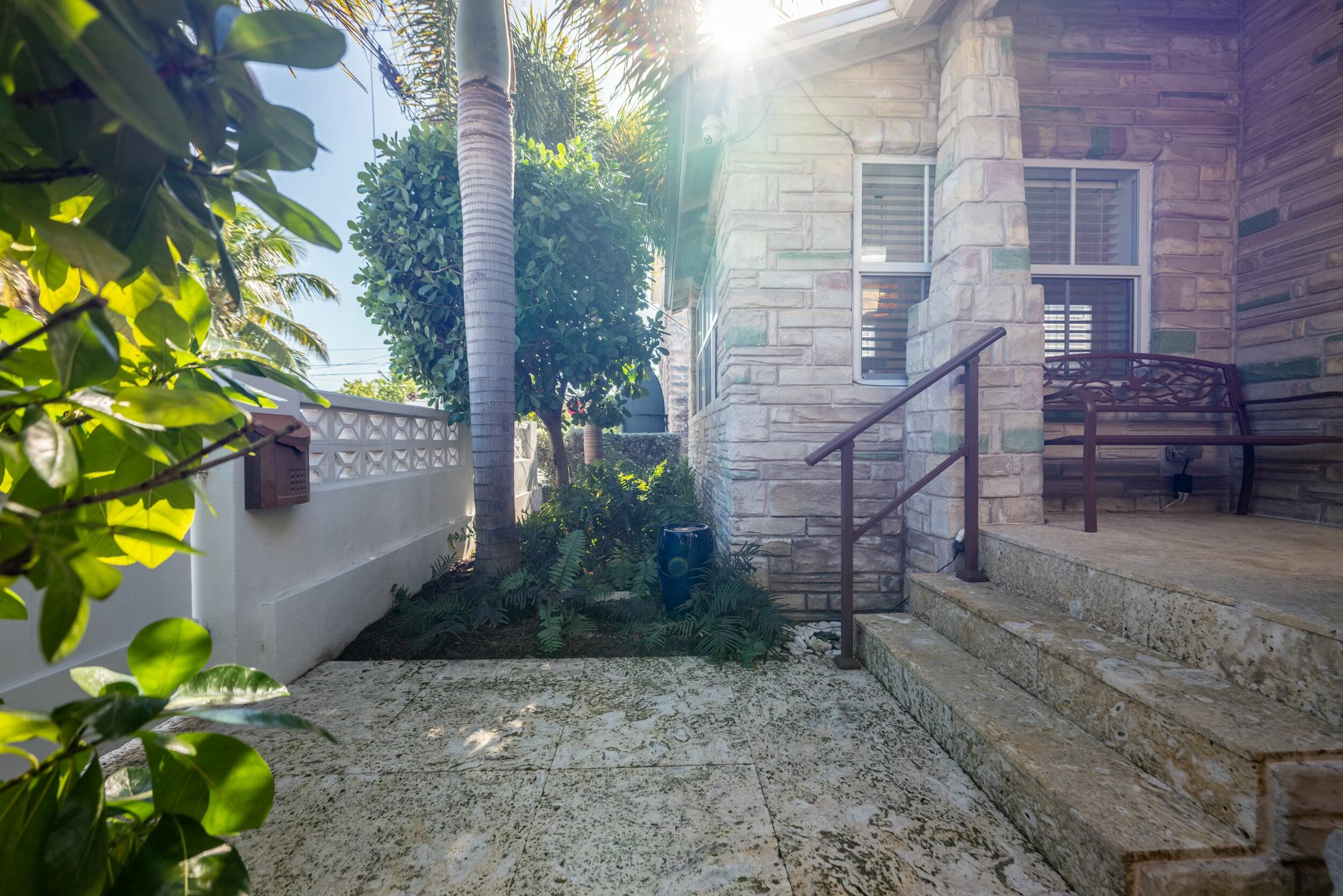 1022 Grinnell Street