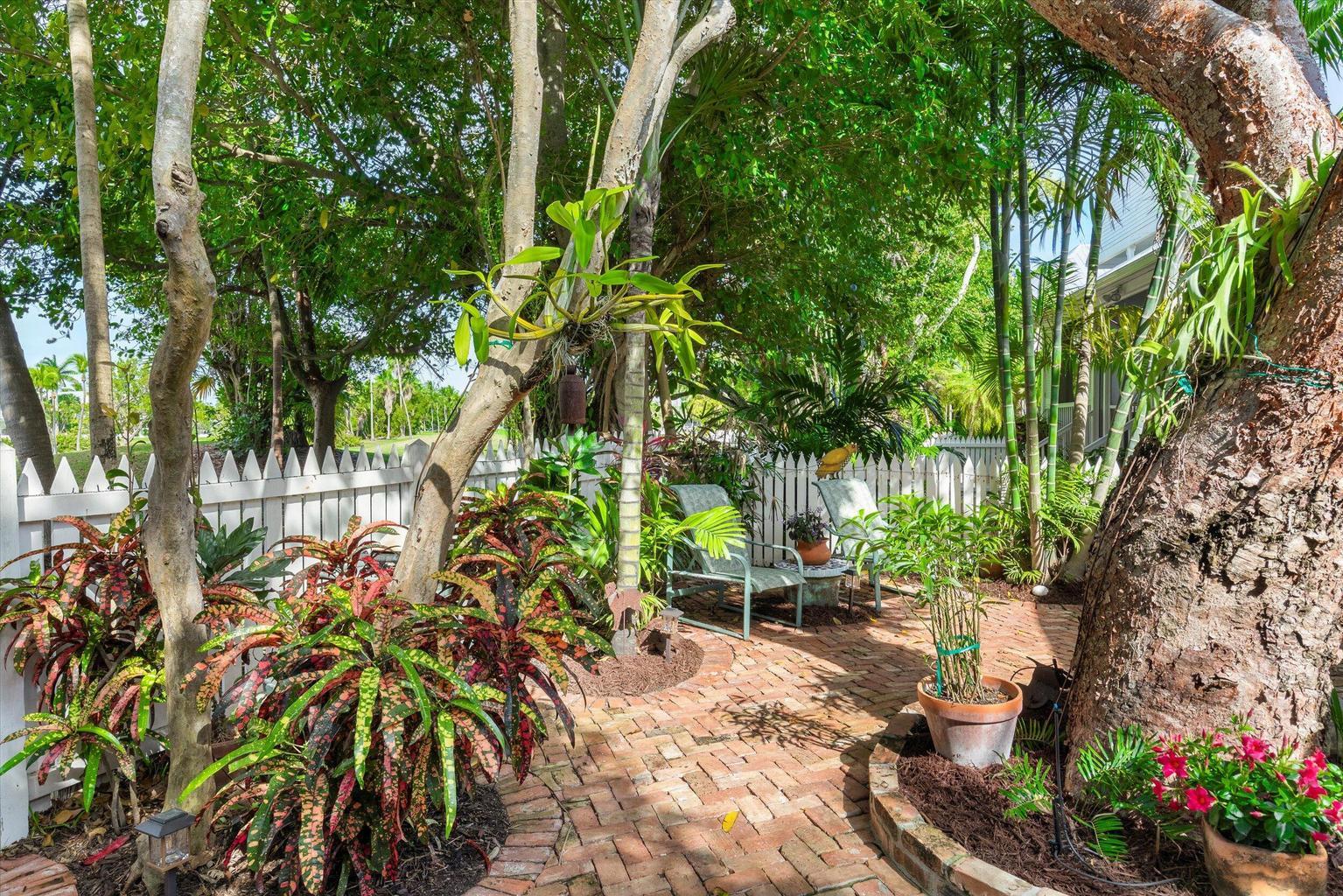 26 Spoonbill Way