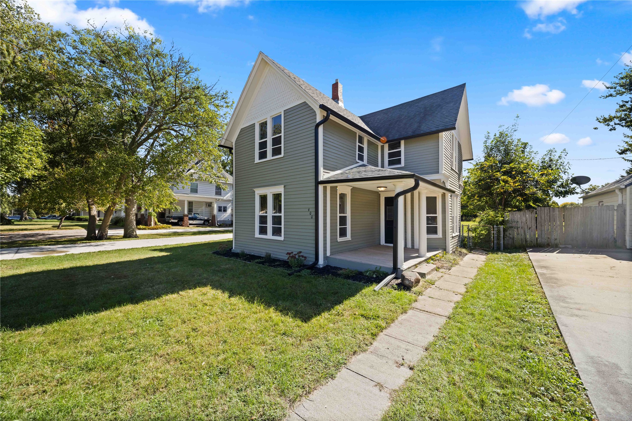 400 4th Street SE