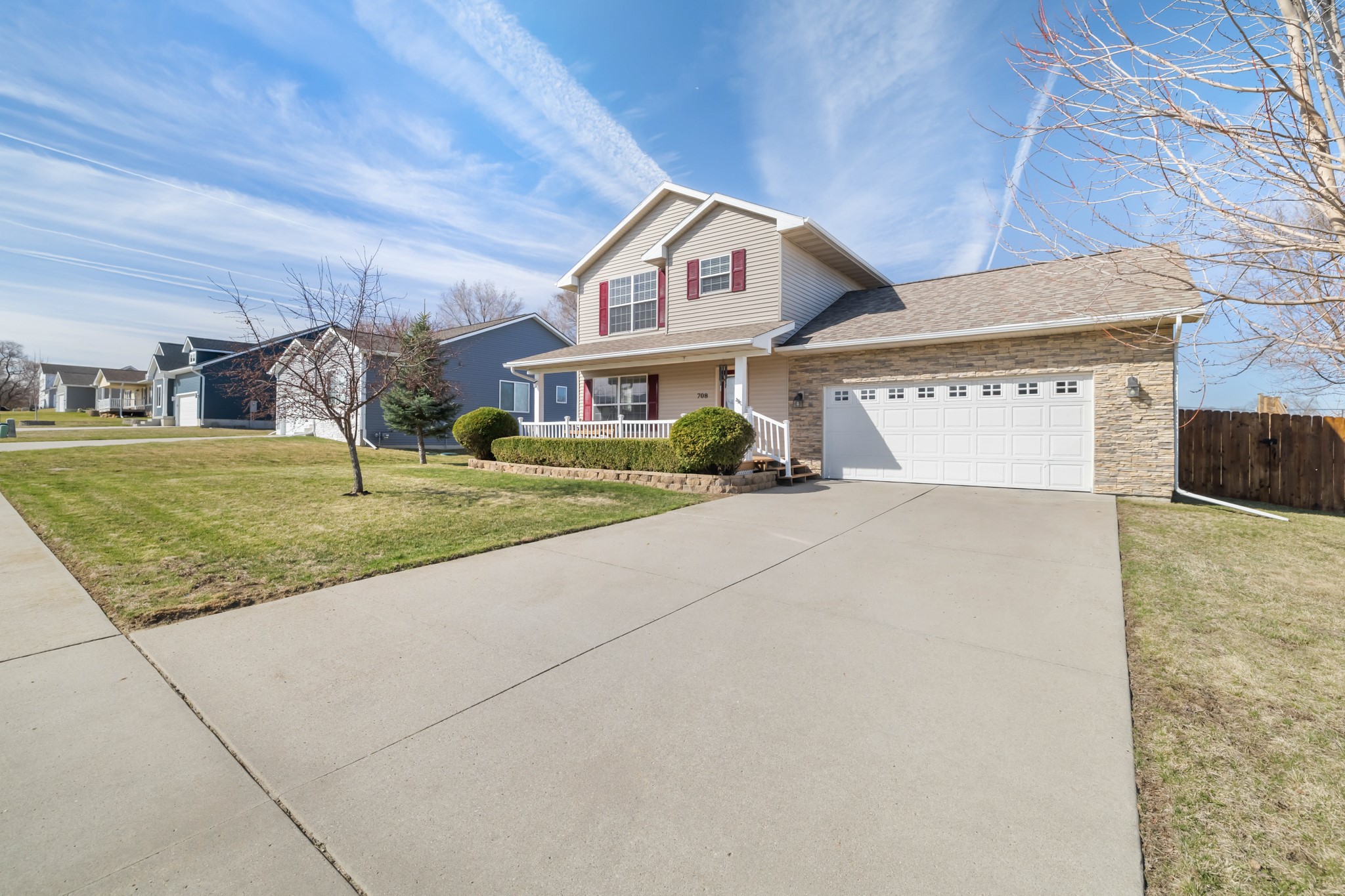 708 Patchett Drive NE