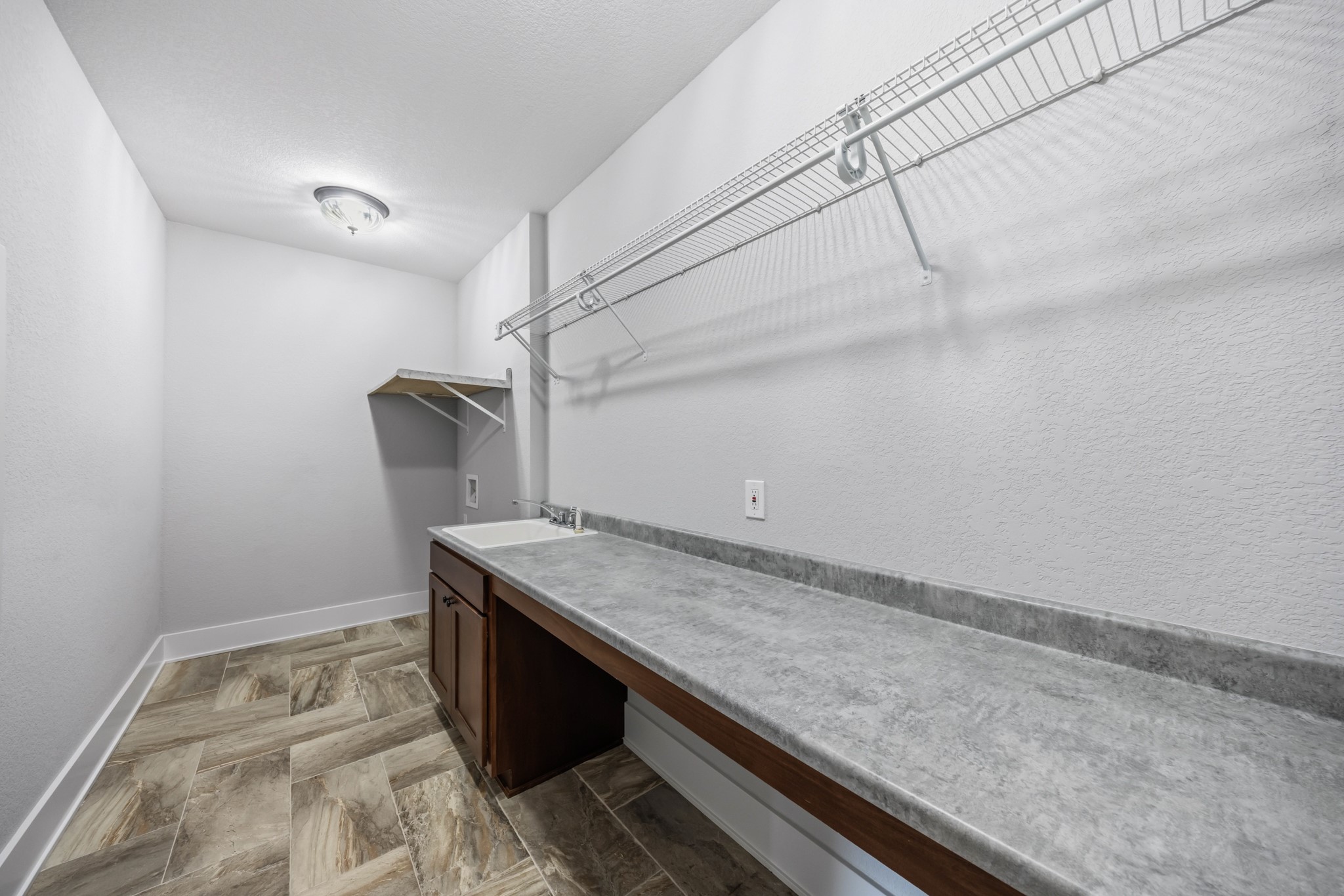 1406 Oakwood Drive