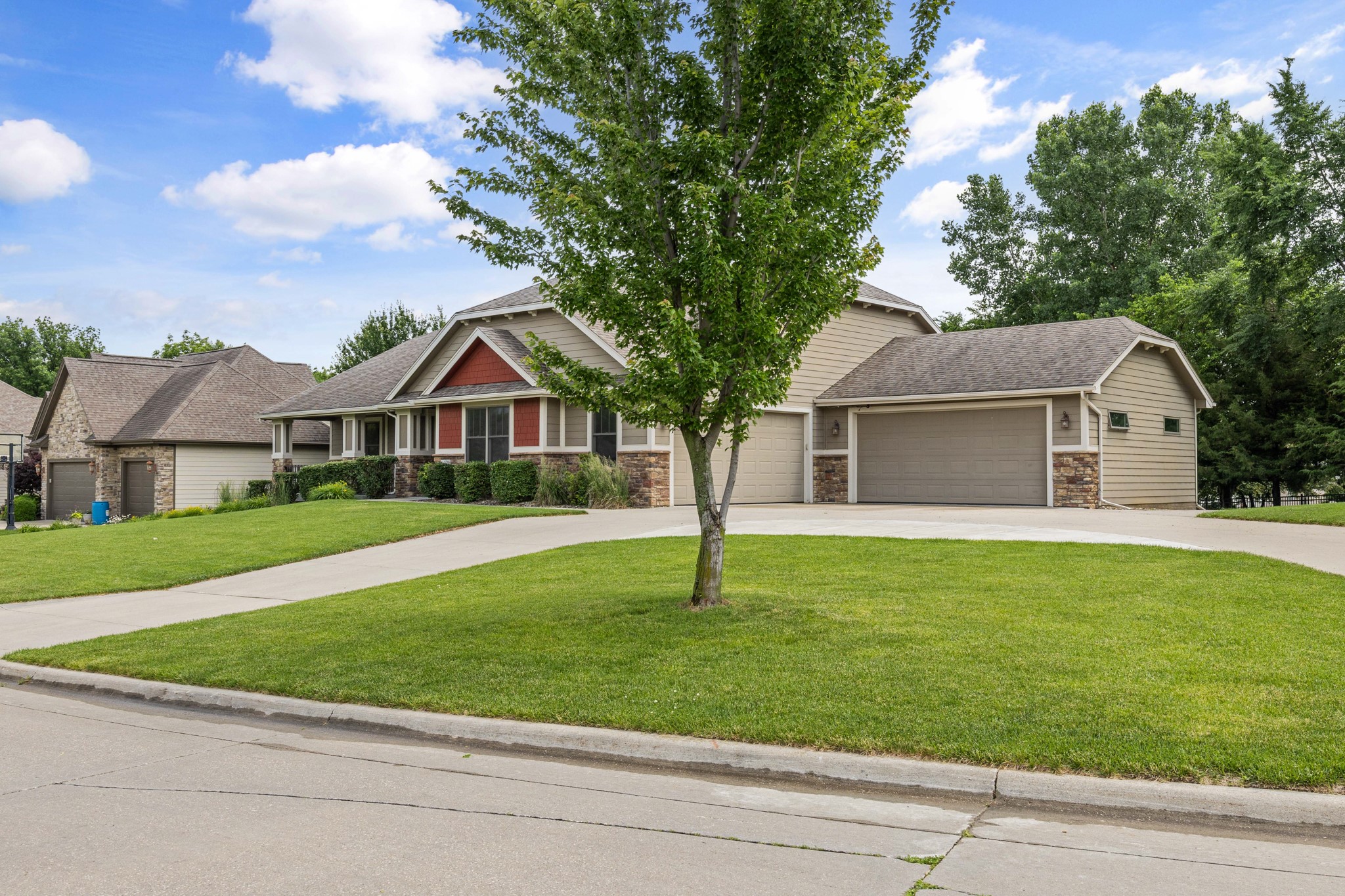 1406 Oakwood Drive