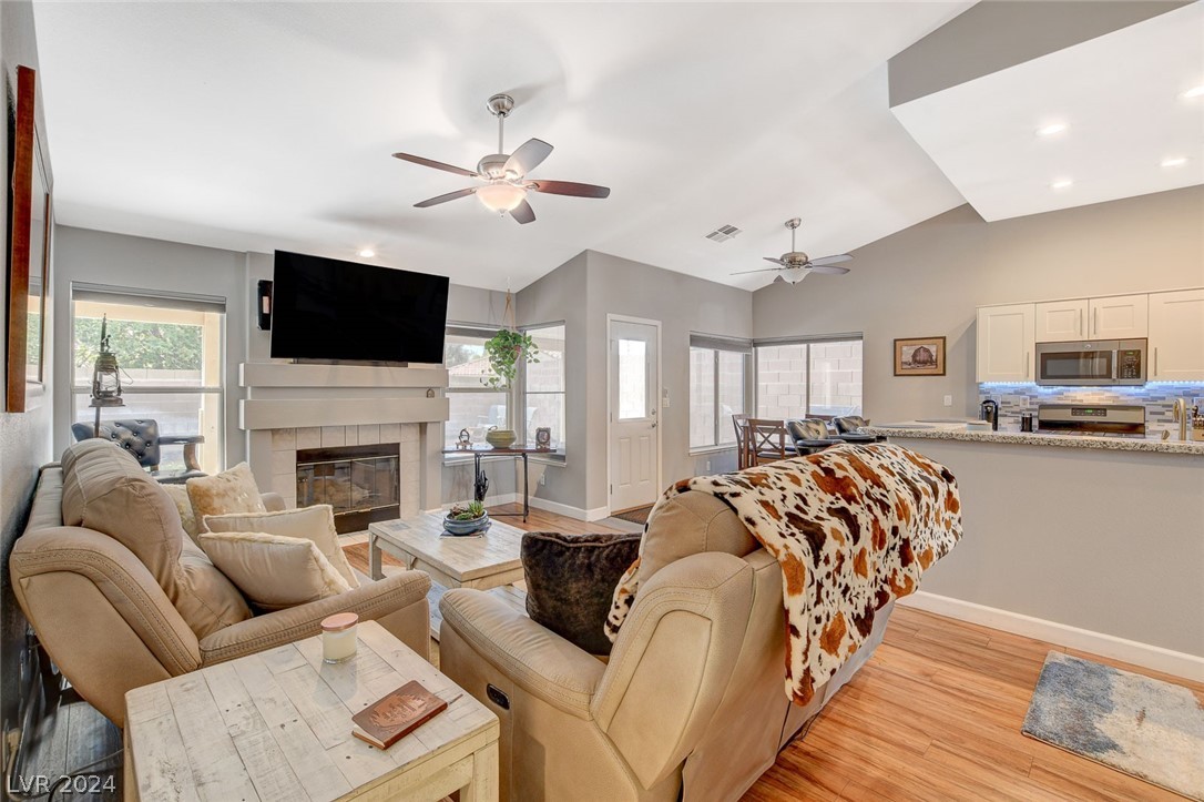 5601 Via Del Viento Avenue