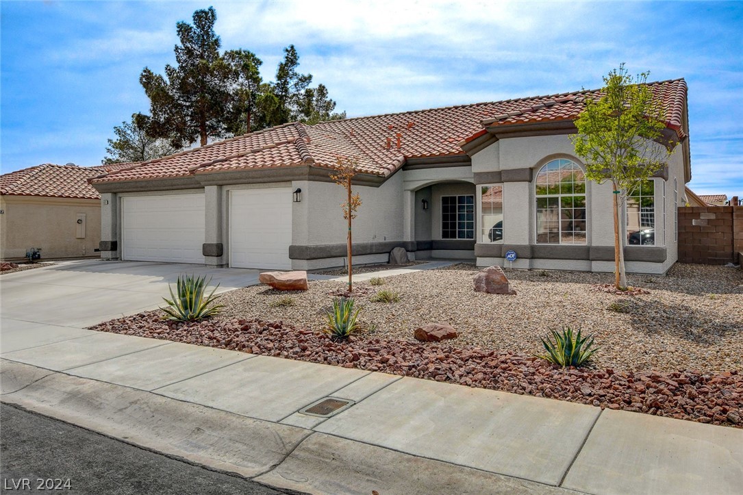 5601 Via Del Viento Avenue