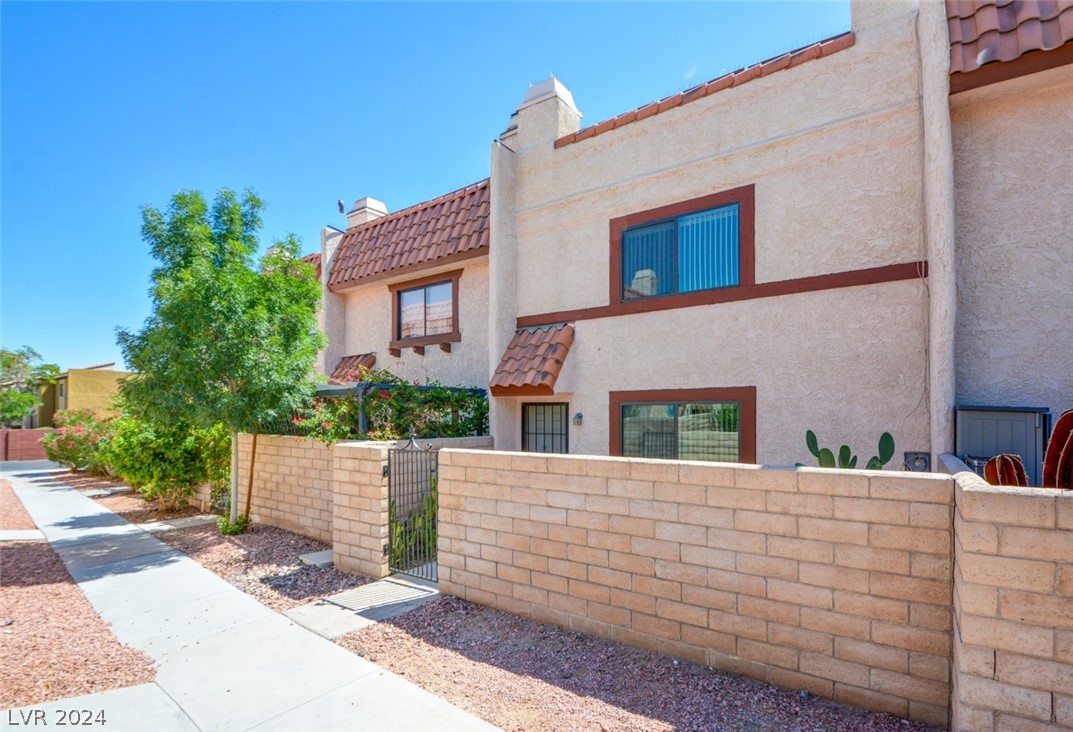 5471 Escondido Street